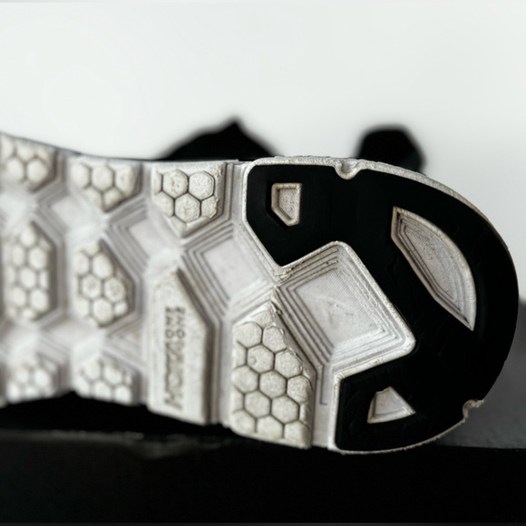 HOKA M CLIFTON 3.  Mens 8.5 PRE OWNED - Picture 10 of 12